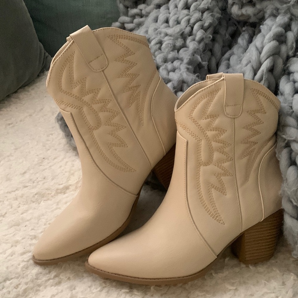 Coastal cowgirl ankle boots